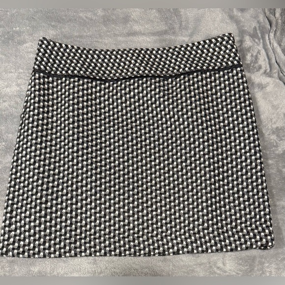 LOFT Dresses & Skirts - NWT Ann Taylor LOFT Black and White Patterned Skirt